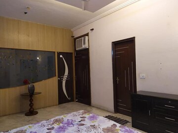 Kitchen in 2 BHK Villa at DLF Qutab Plaza, Sector 26 – for Rent
