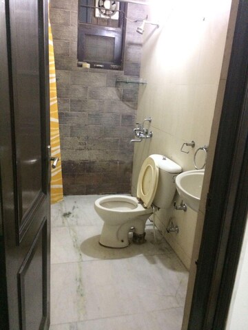 Bathroom in 2 BHK Villa at DLF Qutab Plaza, Sector 26 – for Rent