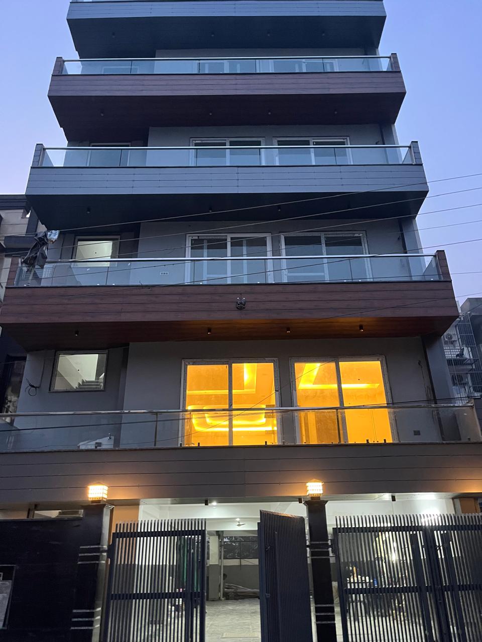 3 BHK + Servant Room Builder Floor For Sale in Sushant Lok 3