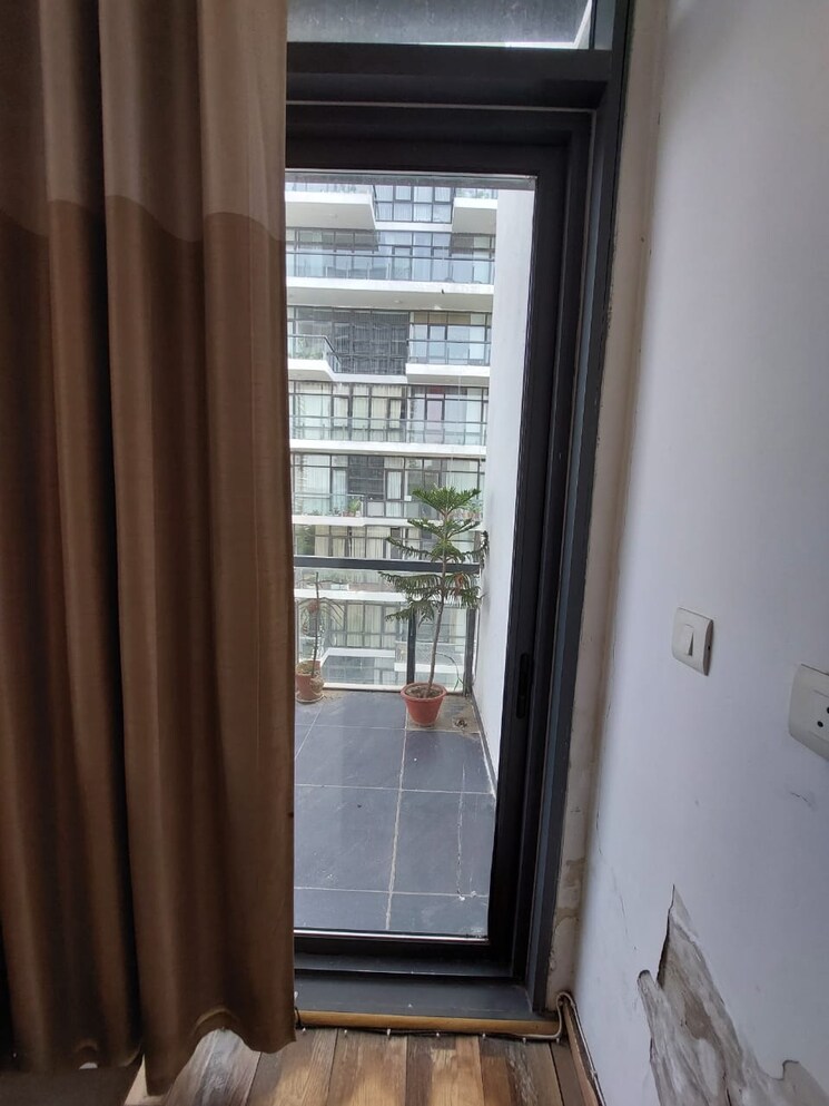 Balcony, unitech-south-city-1 4 Bedroom 360 Sq.Yd. Builder Floor In South City 1 Gurgaon 8038303