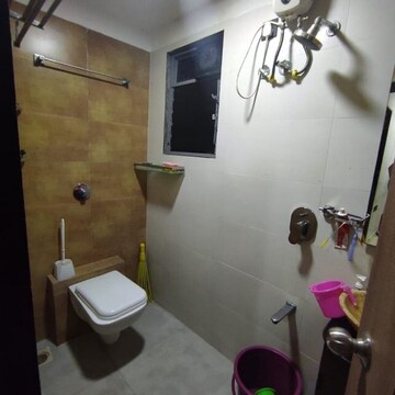 Furnished Amenities in 4 BHK Apartment at Kandivali West – for Rent