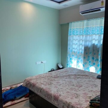 Bedroom in 4 BHK Apartment at Kandivali West – for Rent