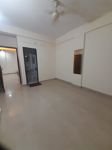 Room in 3 BHK Apartment at Laxminagar – for Rent