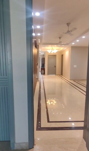 Building Lobby in 4 BHK Builder Floor at Ansal Sushant Lok I, Sector 43 – for Rent