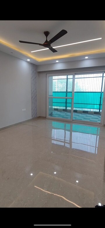 Room in 4 BHK Builder Floor at Ansal Sushant Lok I, Sector 43 – for Rent