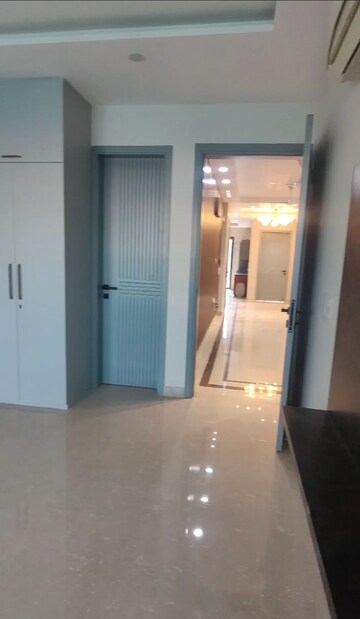 Building Lobby in 4 BHK Builder Floor at Ansal Sushant Lok I, Sector 43 – for Rent