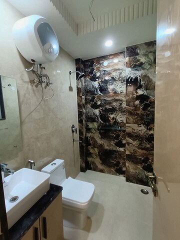 Bathroom in 1 BHK Builder Floor at Saket – for Rent