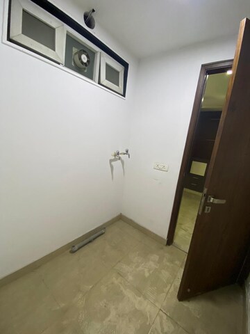 Room in 3 BHK Builder Floor at Paschim Vihar – for Rent