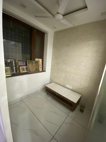 Room in 3 BHK Builder Floor at Paschim Vihar – for Rent