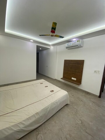 Master Bedroom in 3 BHK Builder Floor at Paschim Vihar – for Rent