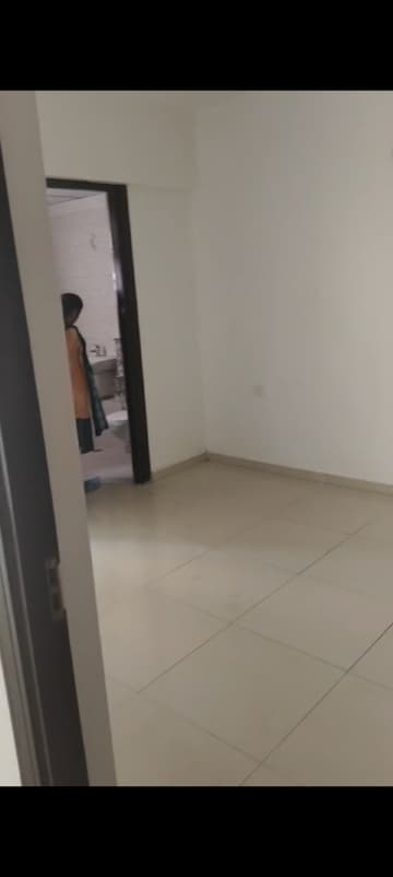Room in 3 BHK Apartment at Nirala Estate, Tech Zone 4 Greater Noida – for Sale
