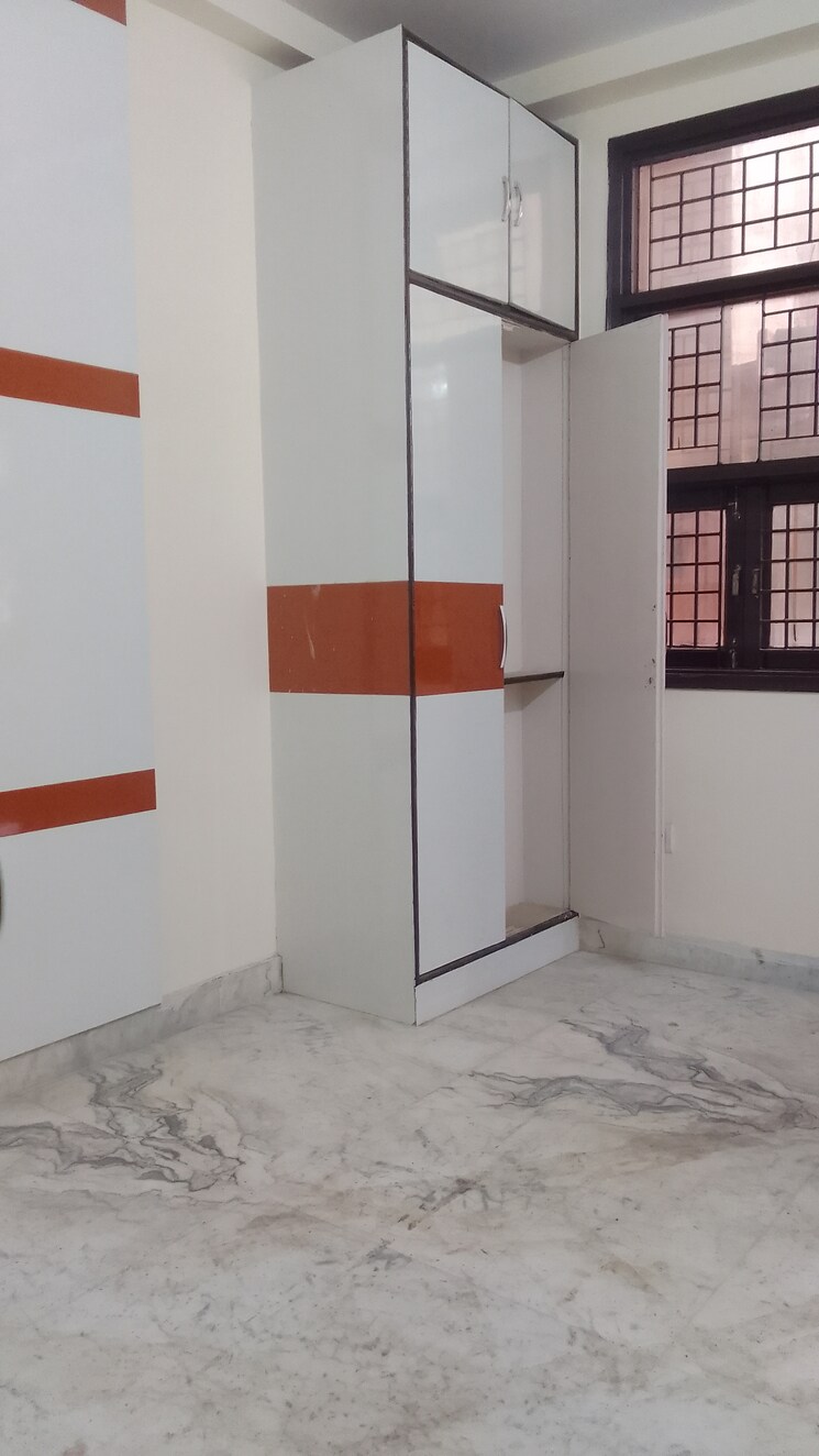 Room, rohini sector 23 1 Bedroom 32 Sq.Mt. Builder Floor In Rohini Sector 23 Delhi 8038456