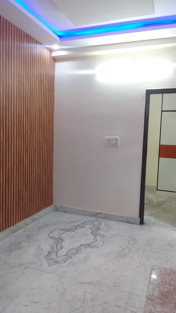 Room, rohini sector 23 1 Bedroom 32 Sq.Mt. Builder Floor In Rohini Sector 23 Delhi 8038456