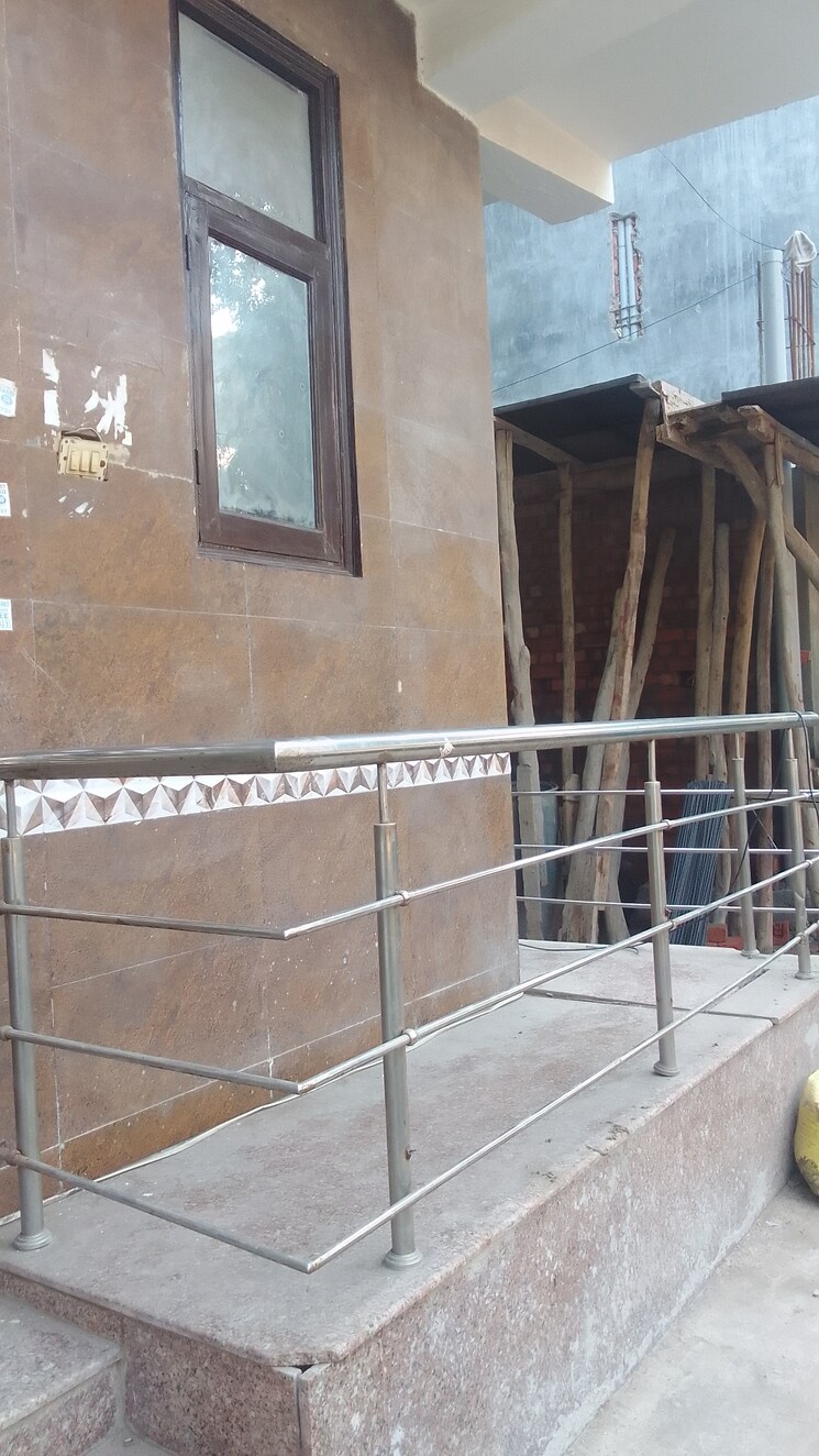 Balcony, rohini sector 23 1 Bedroom 32 Sq.Mt. Builder Floor In Rohini Sector 23 Delhi 8038456