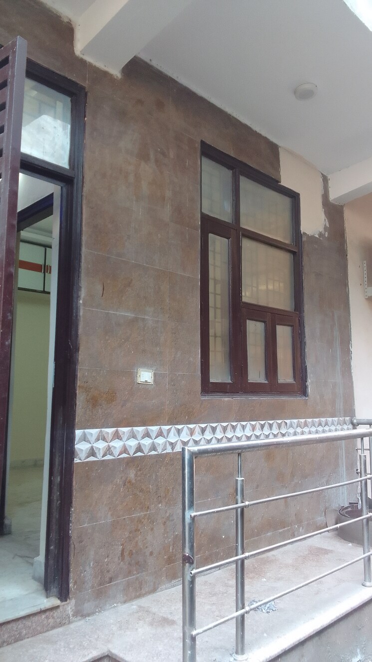 Balcony, rohini sector 23 1 Bedroom 32 Sq.Mt. Builder Floor In Rohini Sector 23 Delhi 8038456