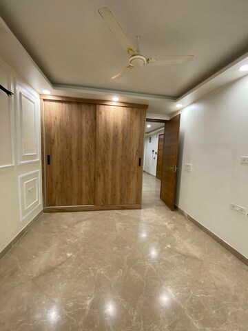 Room in 3 BHK Builder Floor at Paschim Vihar – for Rent