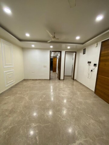 Room in 3 BHK Builder Floor at Paschim Vihar – for Rent