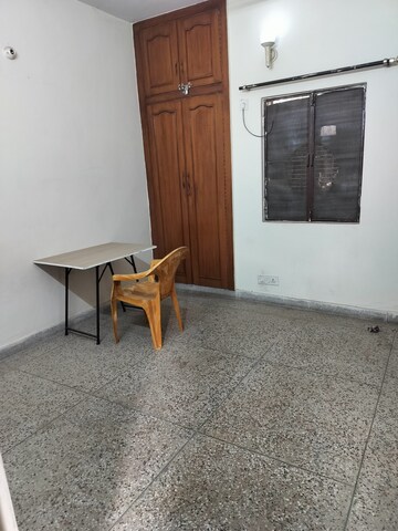Master Bedroom in 1 BHK Apartment at Katwaria Sarai – for Rent