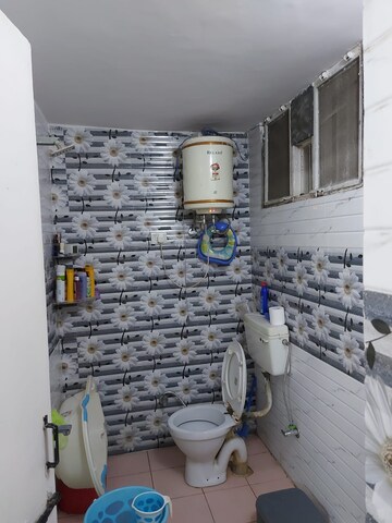 Bathroom in 2 BHK Builder Floor at S S Southend, Sector 49 – for Rent