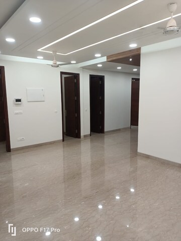 Room in 4 BHK Builder Floor at Ansal Sushant Lok I, Sector 43 – for Rent