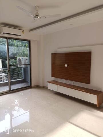 Room in 4 BHK Builder Floor at Ansal Sushant Lok I, Sector 43 – for Rent
