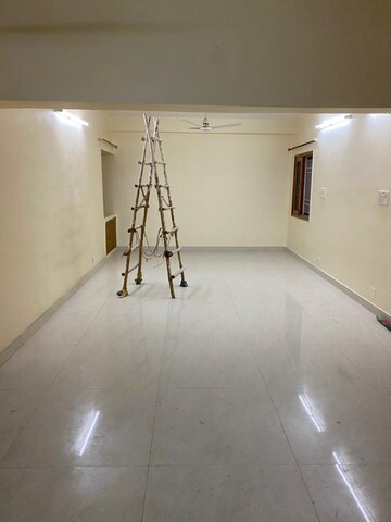 Room in 3 BHK Apartment at Paschim Vihar – for Rent