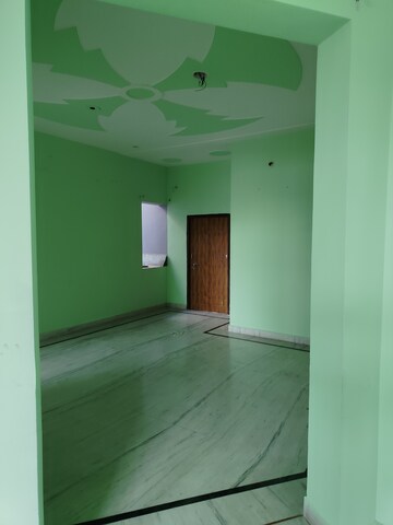 Room in 4 BHK Builder Floor at Sector 2 – for Rent