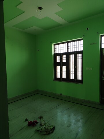 Room in 4 BHK Builder Floor at Sector 2 – for Rent