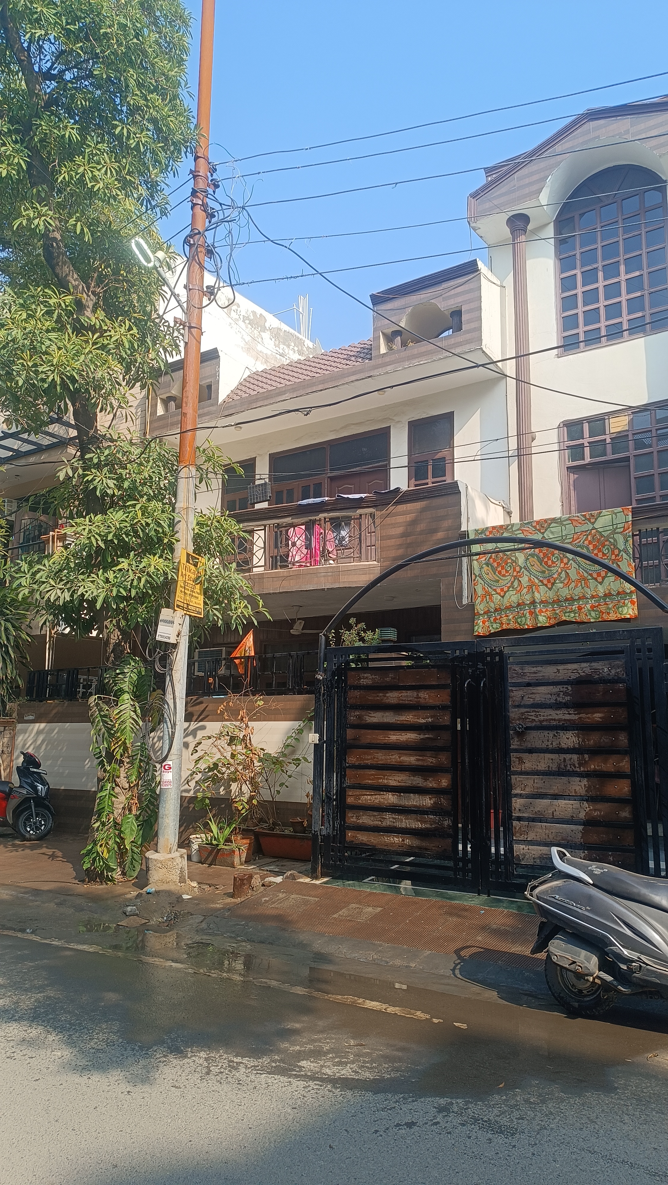 5 BHK + Pooja Room,Servant Room 180 Sq.Mt. Independent House in RWA Apartments Sector 41