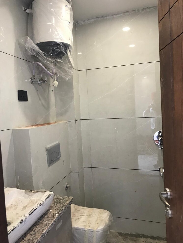 Bathroom, saket 2 Bedroom 90 Sq.Yd. Builder Floor In Saket Delhi 8038567