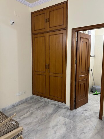 Room in 2 BHK Builder Floor at Paschim Vihar – for Rent