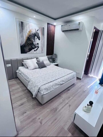 Bedroom in 3.5 BHK Builder Floor at Smart World Gems, Sector 89 – for Sale
