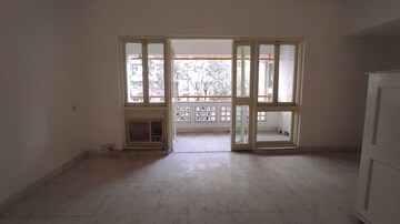 Room in 3 BHK Apartment at Bengal Peerless Avidipta, Em Bypass – for Rent