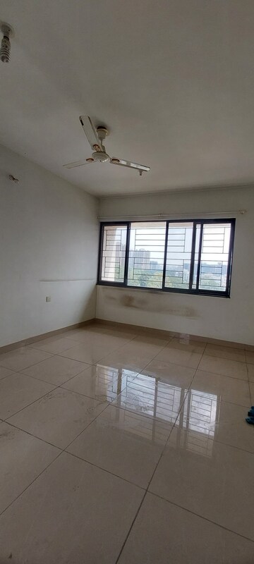 Room in 2.5 BHK Apartment at Nanded Lalit, Sinhagad Road – for Rent