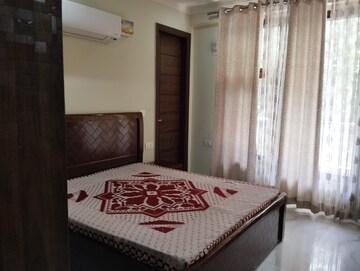 Room in 4 BHK Builder Floor at Ansal Sushant Lok I, Sector 43 – for Rent