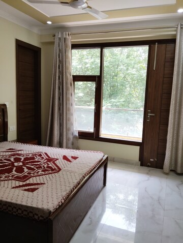  4 BHK Builder Floor at Ansal Sushant Lok I, Sector 43 – for Rent