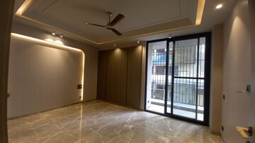 Room in 4 BHK Apartment at Greater Kailash ii – for Rent