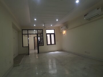 Room in 4 BHK Apartment at Geetanjali Enclave – for Rent