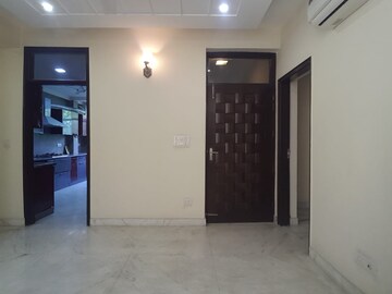 Room in 4 BHK Apartment at Geetanjali Enclave – for Rent