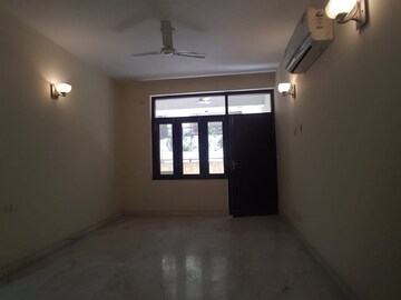 Room in 4 BHK Apartment at Geetanjali Enclave – for Rent