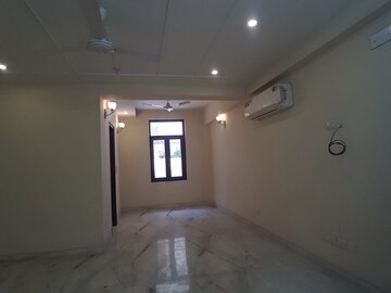 Room in 4 BHK Apartment at Geetanjali Enclave – for Rent
