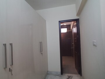Room in 4 BHK Apartment at Geetanjali Enclave – for Rent