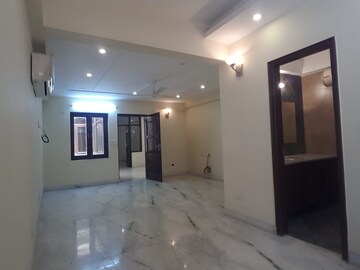 Room in 4 BHK Apartment at Geetanjali Enclave – for Rent