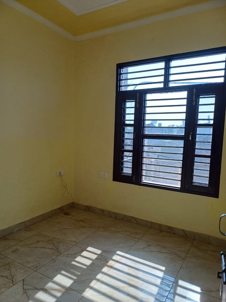 Room, sector 115 3 Bedroom 70 Sq.Yd. Independent House In Sector 115 Mohali 8038793