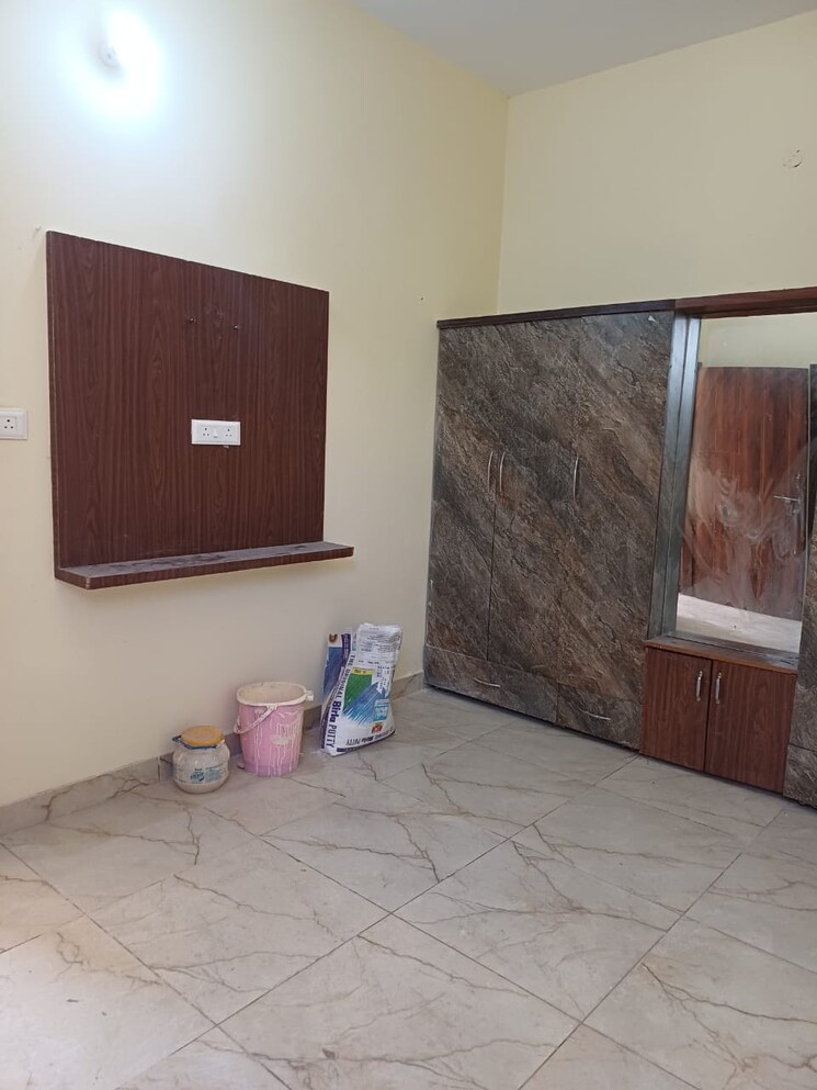 Room, sector 115 3 Bedroom 70 Sq.Yd. Independent House In Sector 115 Mohali 8038793