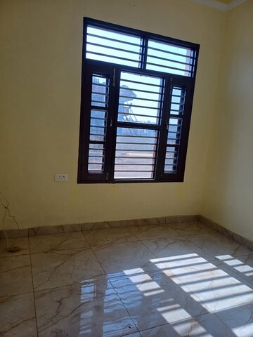 Room in 3 BHK Independent House at Sector 115 – for Sale