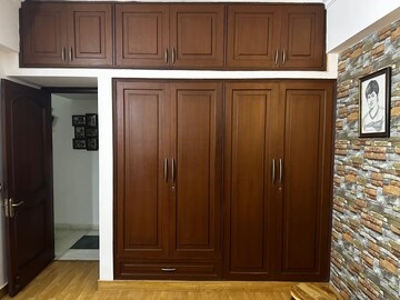 Master Bedroom in 4 BHK Apartment at Unitech Heritage City, Sector 25 – for Rent