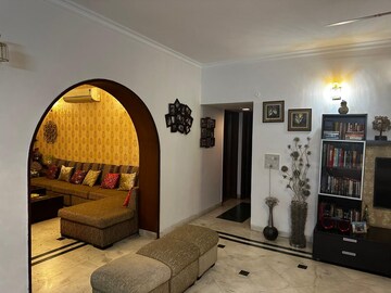 Living Room in 4 BHK Apartment at Unitech Heritage City, Sector 25 – for Rent
