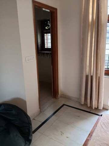 Building Lobby in 3 BHK Builder Floor at Ansal Sushant Lok I, Sector 43 – for Rent