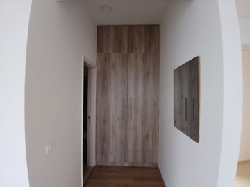 Room in 3 BHK Apartment at Pioneer Park Presidia, Sector 62 – for Rent